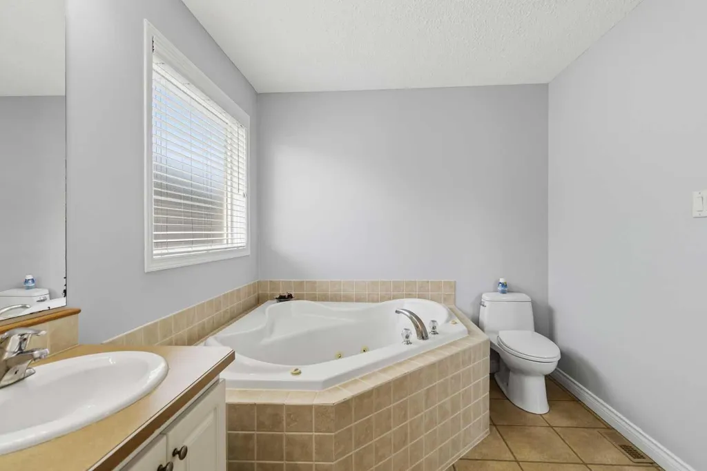 113 Lightbown Way Fort Mcmurray AB T9K2R1
