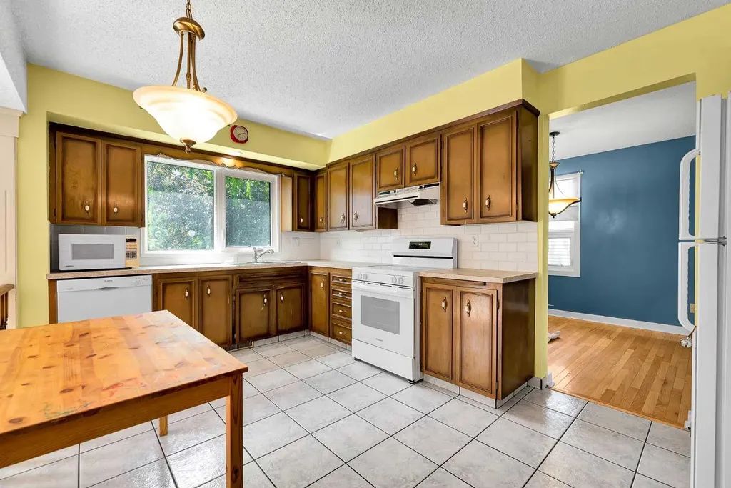 5603 Dalwood Way NW Calgary AB T3A 1S6