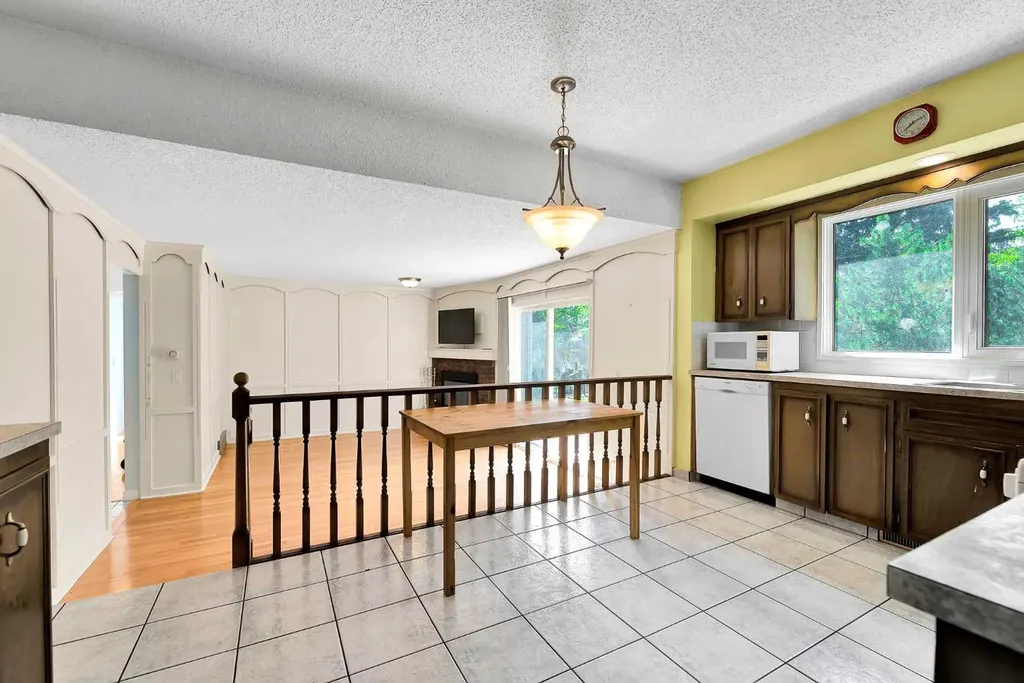 5603 Dalwood Way NW Calgary AB T3A 1S6