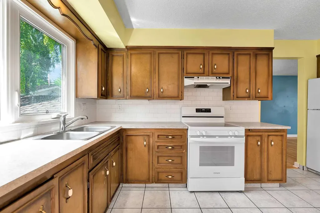 5603 Dalwood Way NW Calgary AB T3A 1S6