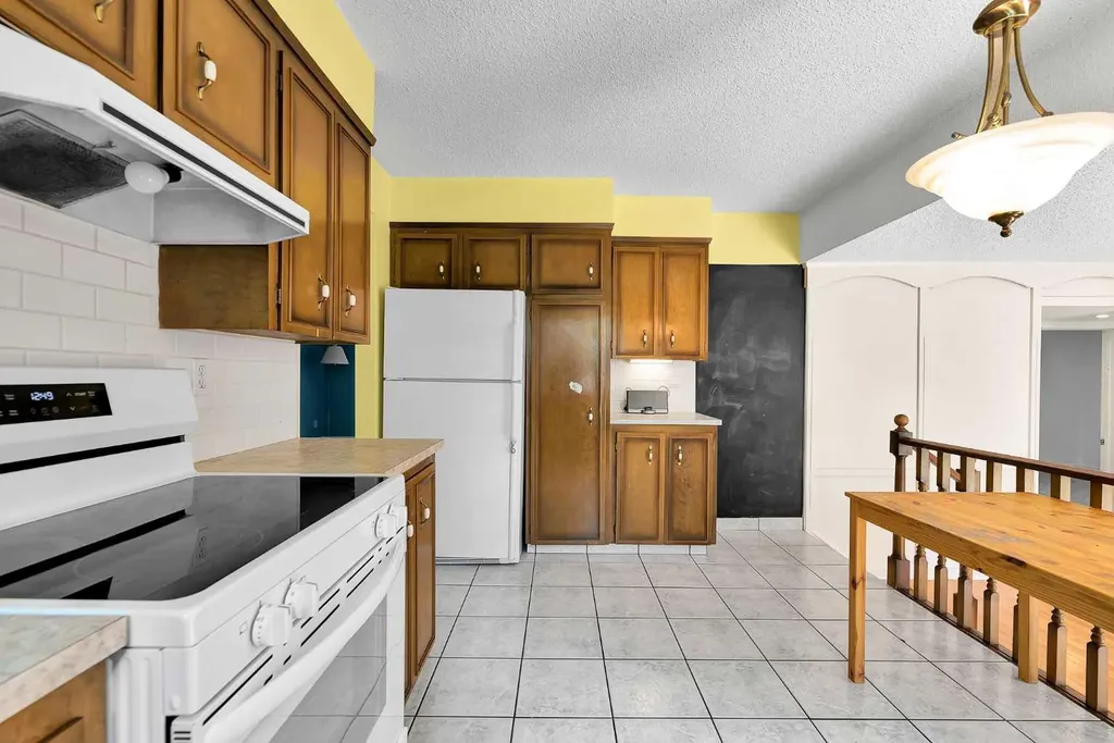 5603 Dalwood Way NW Calgary AB T3A 1S6