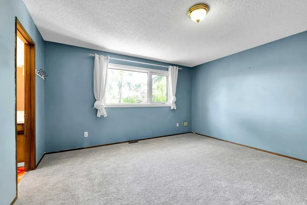 5603 Dalwood Way NW Calgary AB T3A 1S6
