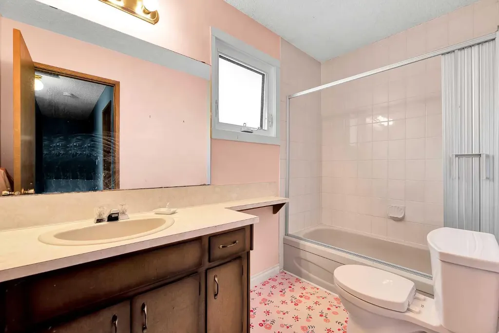 5603 Dalwood Way NW Calgary AB T3A 1S6