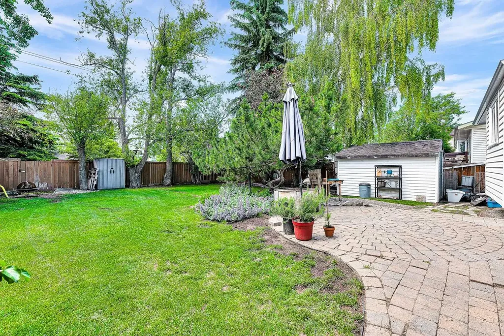 5603 Dalwood Way NW Calgary AB T3A 1S6