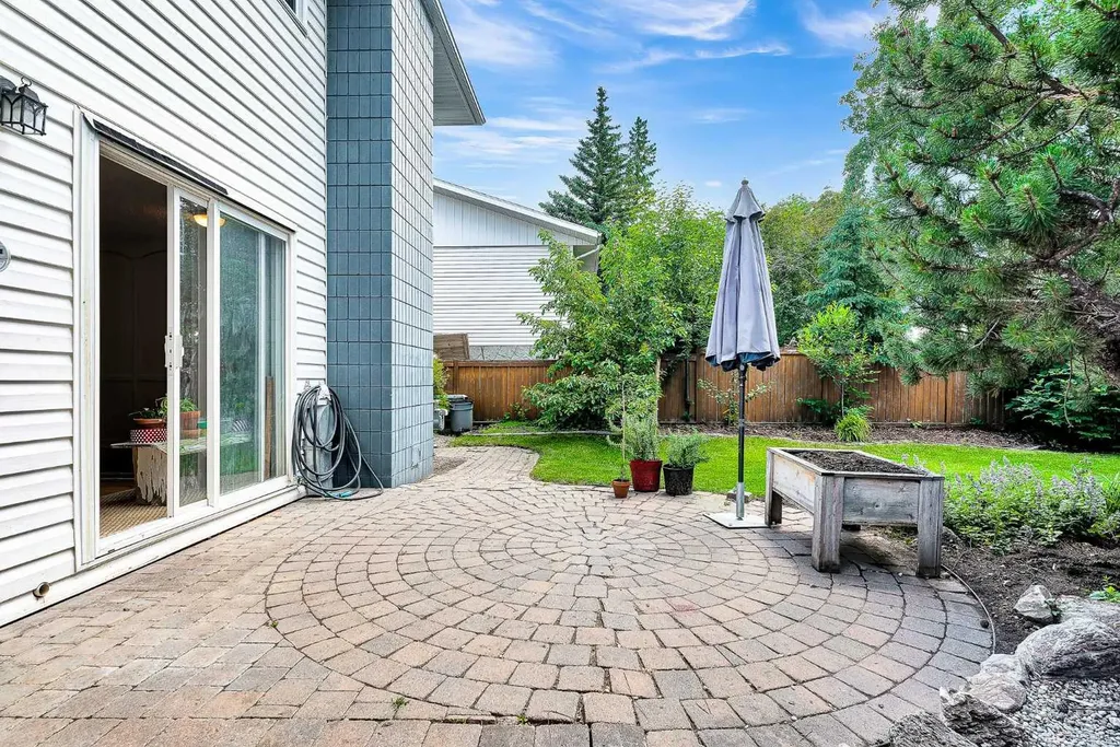 5603 Dalwood Way NW Calgary AB T3A 1S6