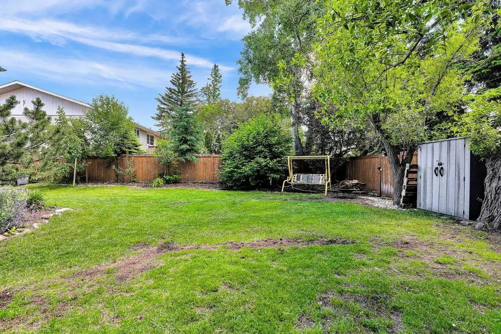 5603 Dalwood Way NW Calgary AB T3A 1S6