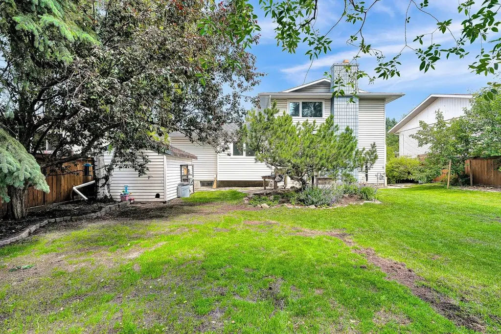 5603 Dalwood Way NW Calgary AB T3A 1S6