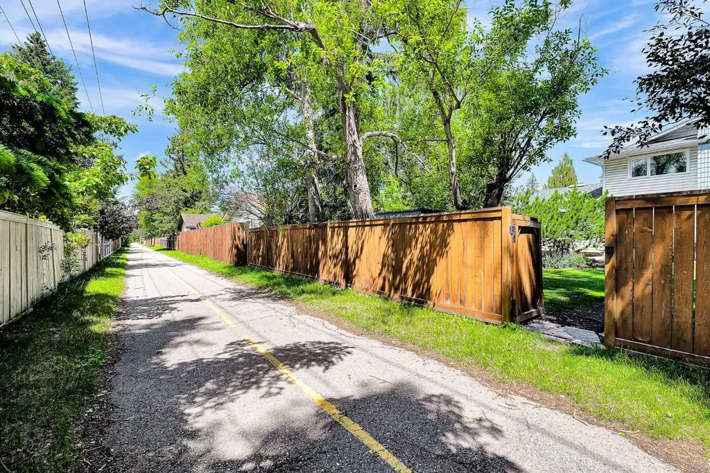 5603 Dalwood Way NW Calgary AB T3A 1S6