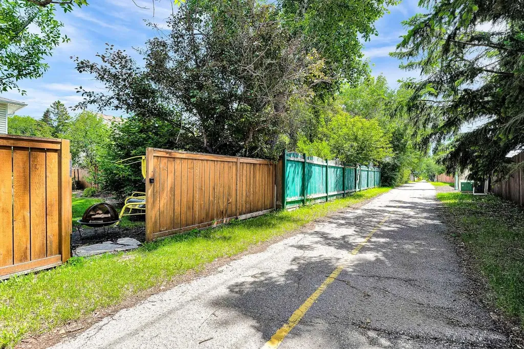 5603 Dalwood Way NW Calgary AB T3A 1S6