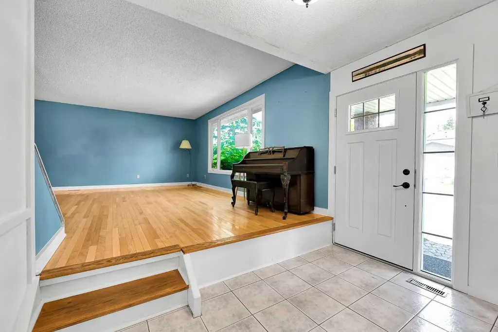 5603 Dalwood Way NW Calgary AB T3A 1S6