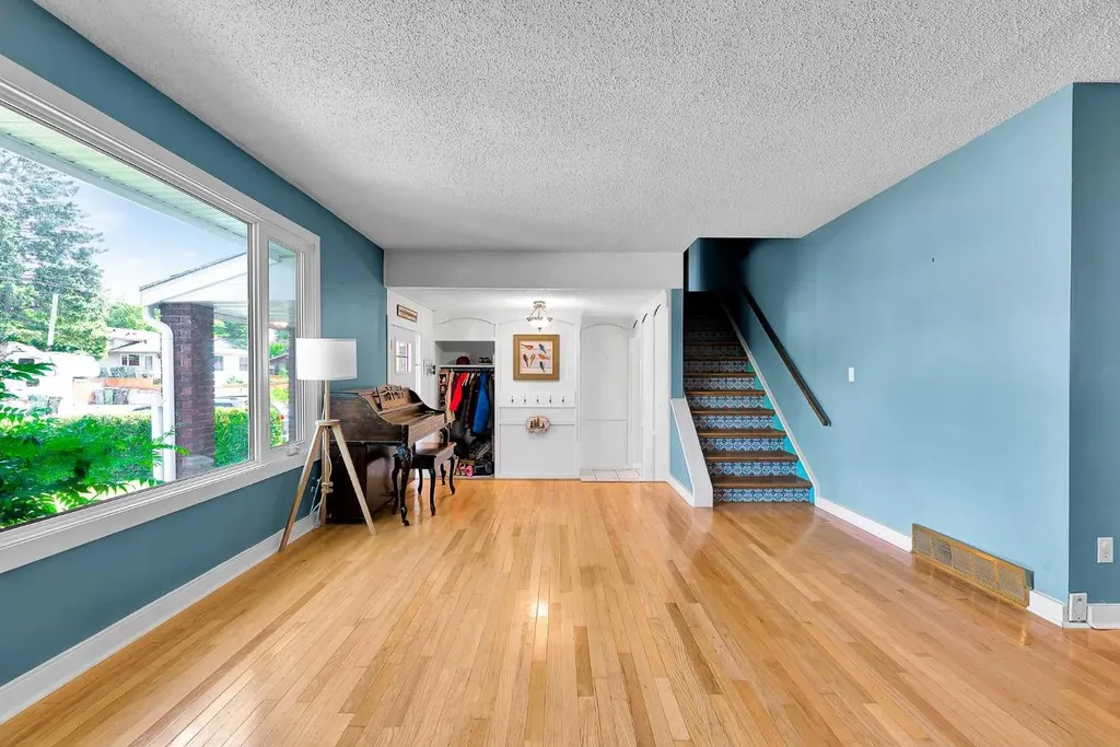 5603 Dalwood Way NW Calgary AB T3A 1S6
