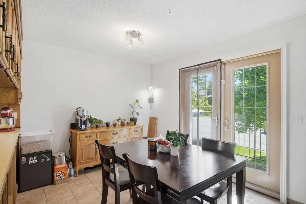 20 Berkshire Court NW Calgary AB T3K 1Z5