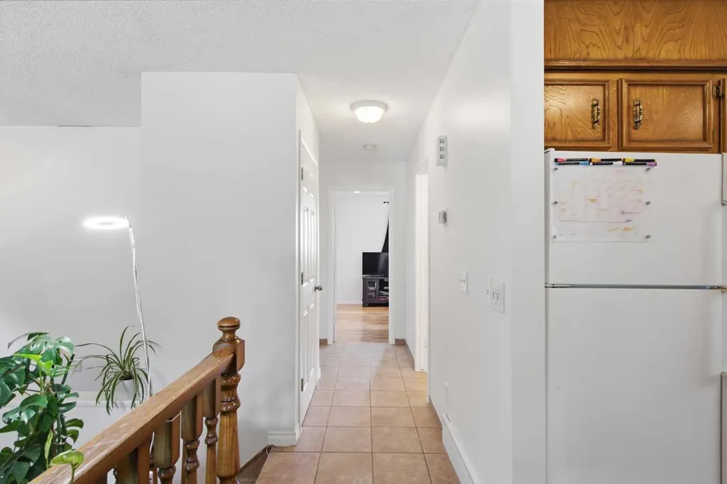 20 Berkshire Court NW Calgary AB T3K 1Z5