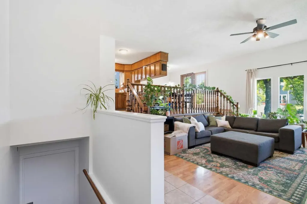 20 Berkshire Court NW Calgary AB T3K 1Z5