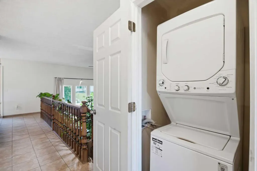 20 Berkshire Court NW Calgary AB T3K 1Z5
