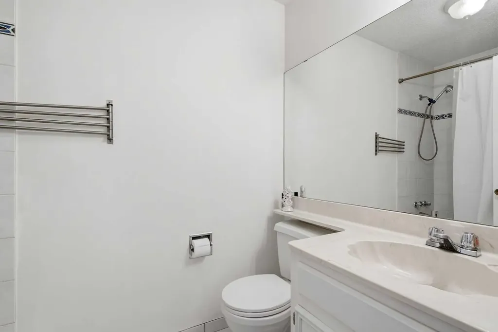 20 Berkshire Court NW Calgary AB T3K 1Z5