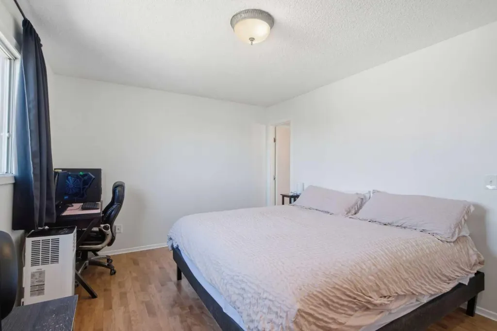 20 Berkshire Court NW Calgary AB T3K 1Z5