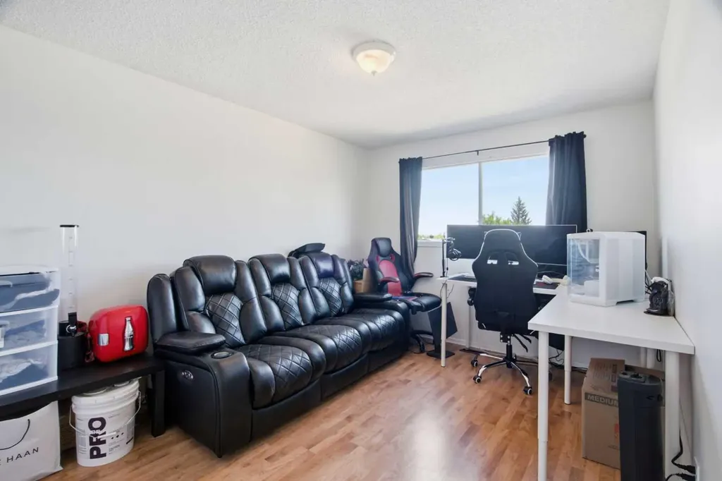 20 Berkshire Court NW Calgary AB T3K 1Z5