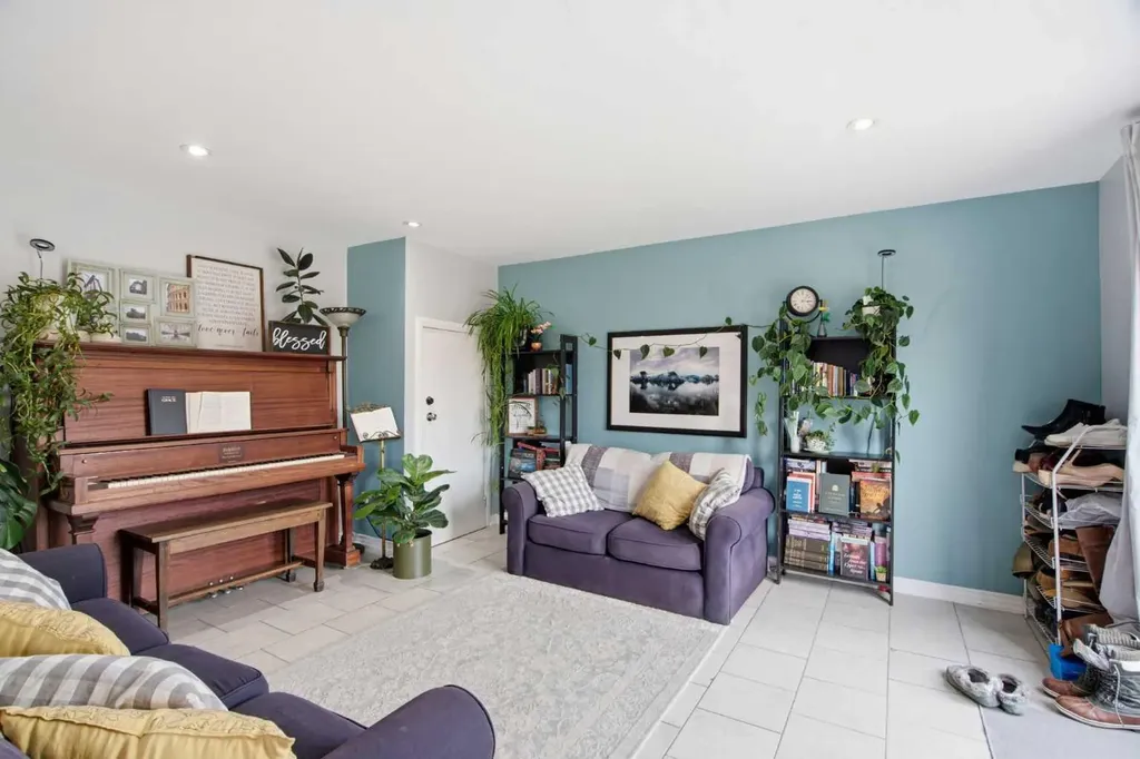 20 Berkshire Court NW Calgary AB T3K 1Z5