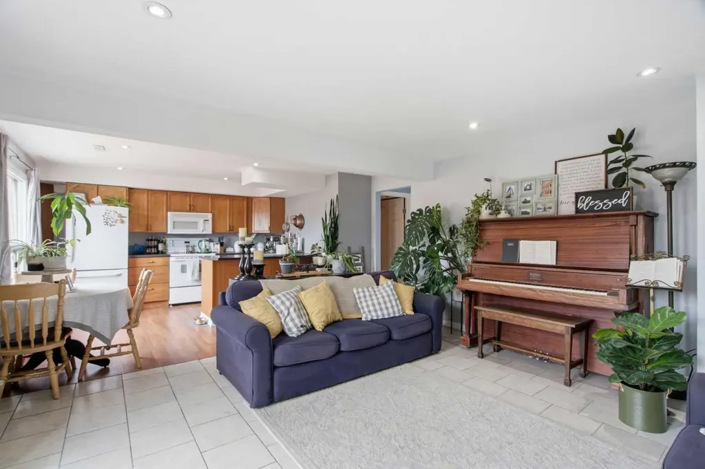 20 Berkshire Court NW Calgary AB T3K 1Z5