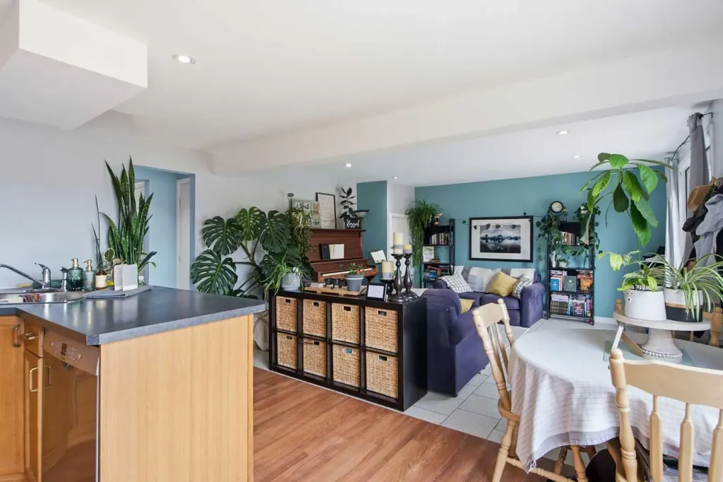 20 Berkshire Court NW Calgary AB T3K 1Z5