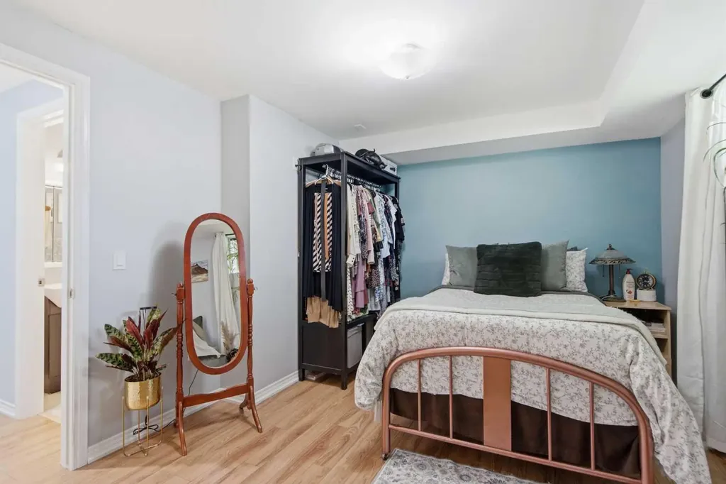 20 Berkshire Court NW Calgary AB T3K 1Z5