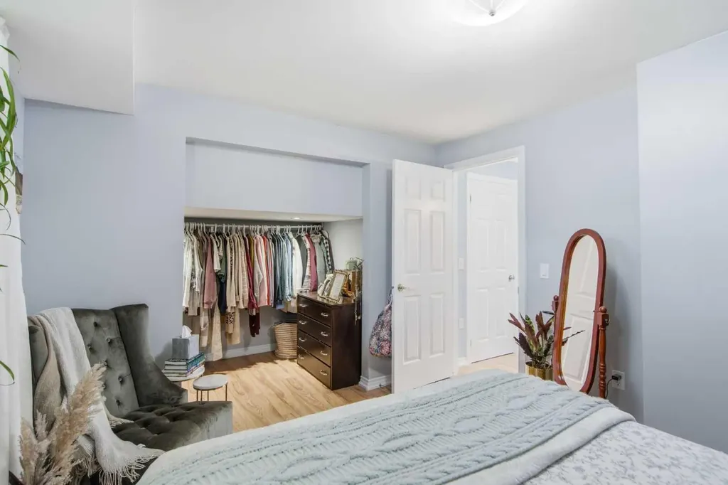 20 Berkshire Court NW Calgary AB T3K 1Z5
