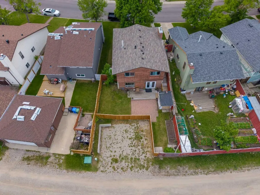 20 Berkshire Court NW Calgary AB T3K 1Z5