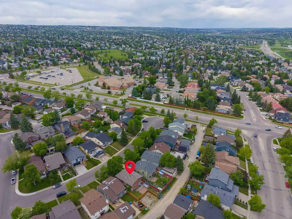 20 Berkshire Court NW Calgary AB T3K 1Z5
