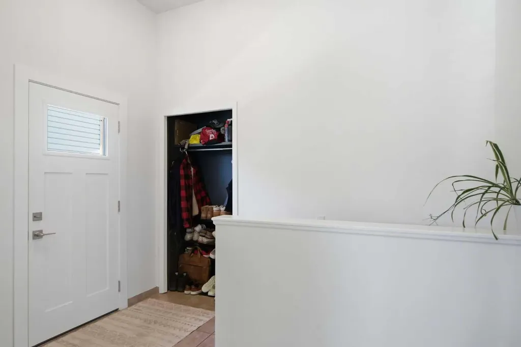20 Berkshire Court NW Calgary AB T3K 1Z5