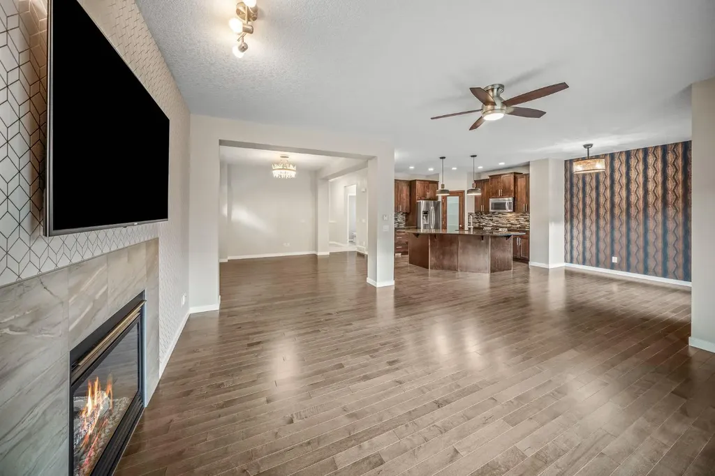 144 Cougar Ridge Manor SW Calgary AB T3H 0V4