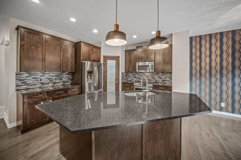 144 Cougar Ridge Manor SW Calgary AB T3H 0V4
