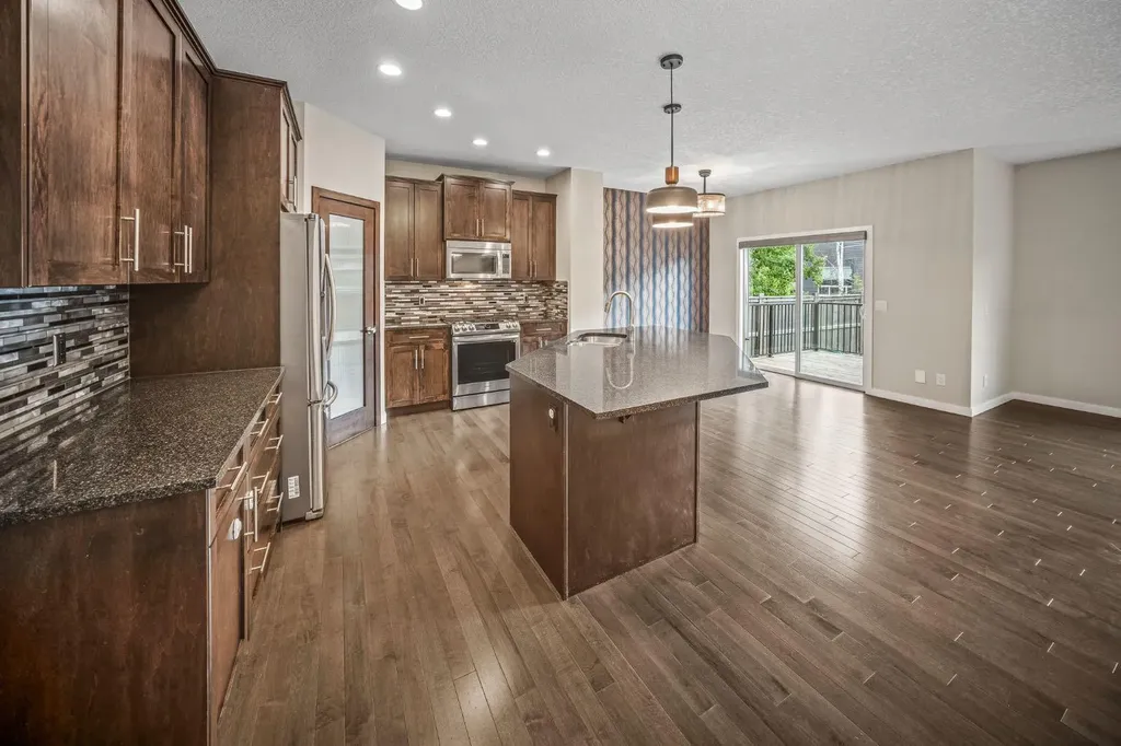 144 Cougar Ridge Manor SW Calgary AB T3H 0V4