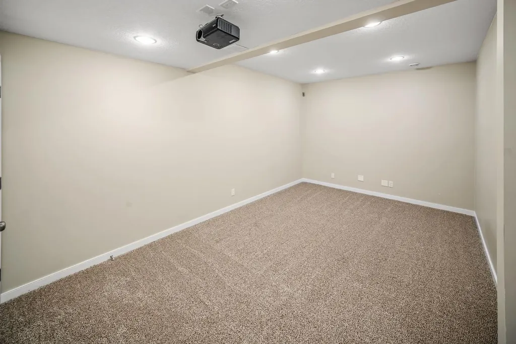 144 Cougar Ridge Manor SW Calgary AB T3H 0V4