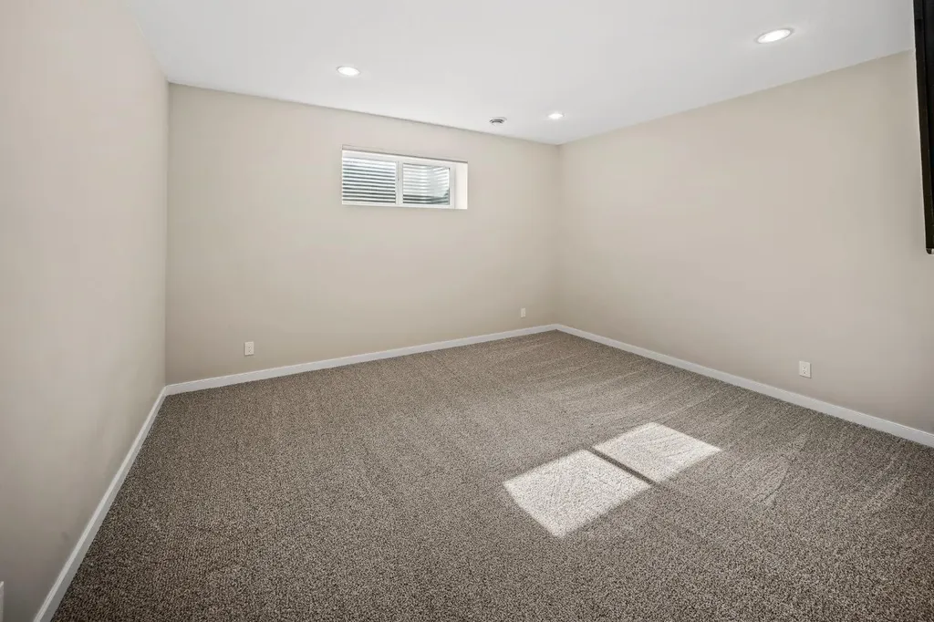 144 Cougar Ridge Manor SW Calgary AB T3H 0V4
