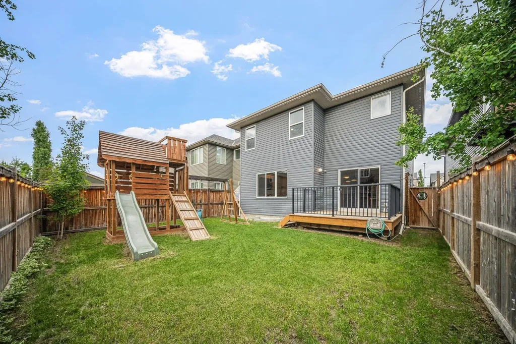 144 Cougar Ridge Manor SW Calgary AB T3H 0V4