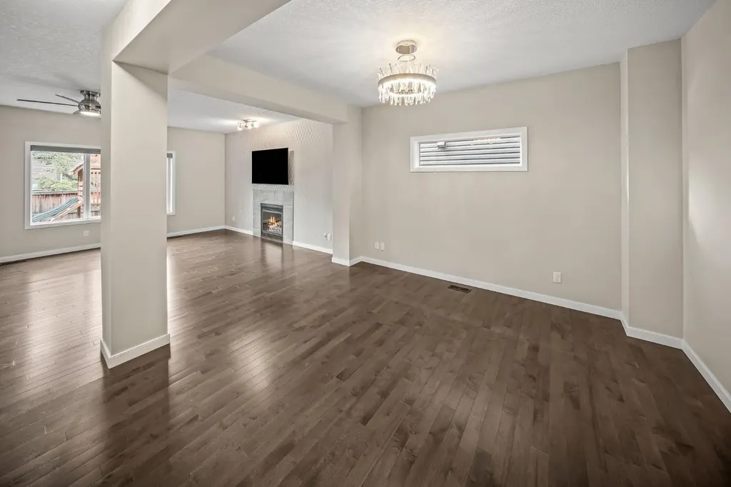 144 Cougar Ridge Manor SW Calgary AB T3H 0V4