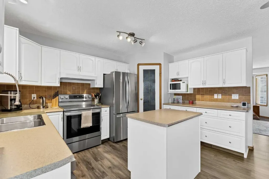 2 Hunter Court NE Medicine Hat AB T1C1W5