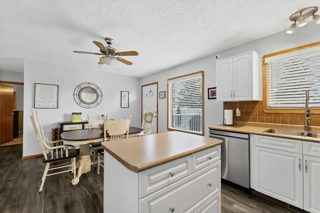 2 Hunter Court NE Medicine Hat AB T1C1W5