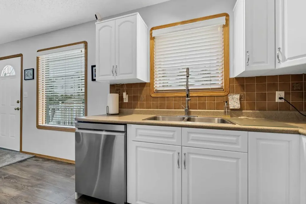 2 Hunter Court NE Medicine Hat AB T1C1W5