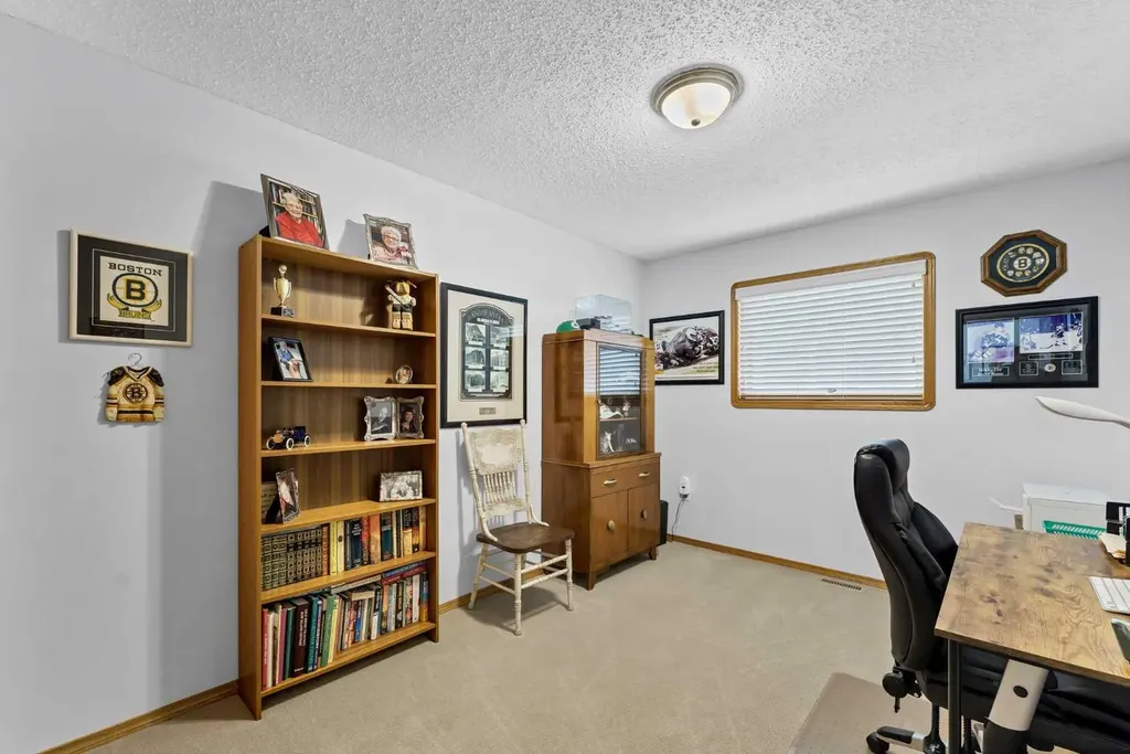 2 Hunter Court NE Medicine Hat AB T1C1W5