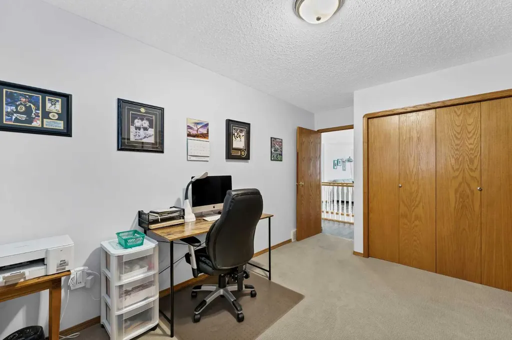 2 Hunter Court NE Medicine Hat AB T1C1W5