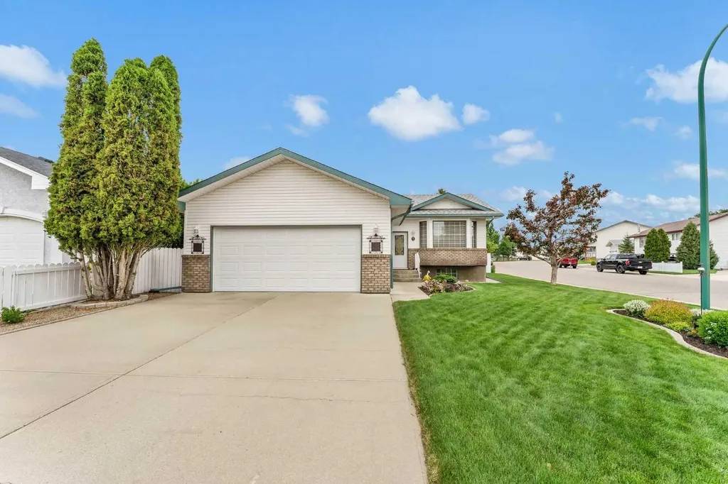 2 Hunter Court NE Medicine Hat AB T1C1W5