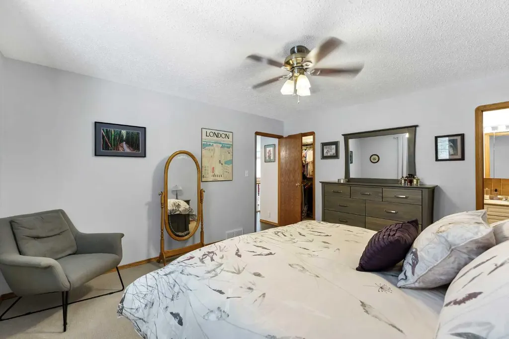 2 Hunter Court NE Medicine Hat AB T1C1W5