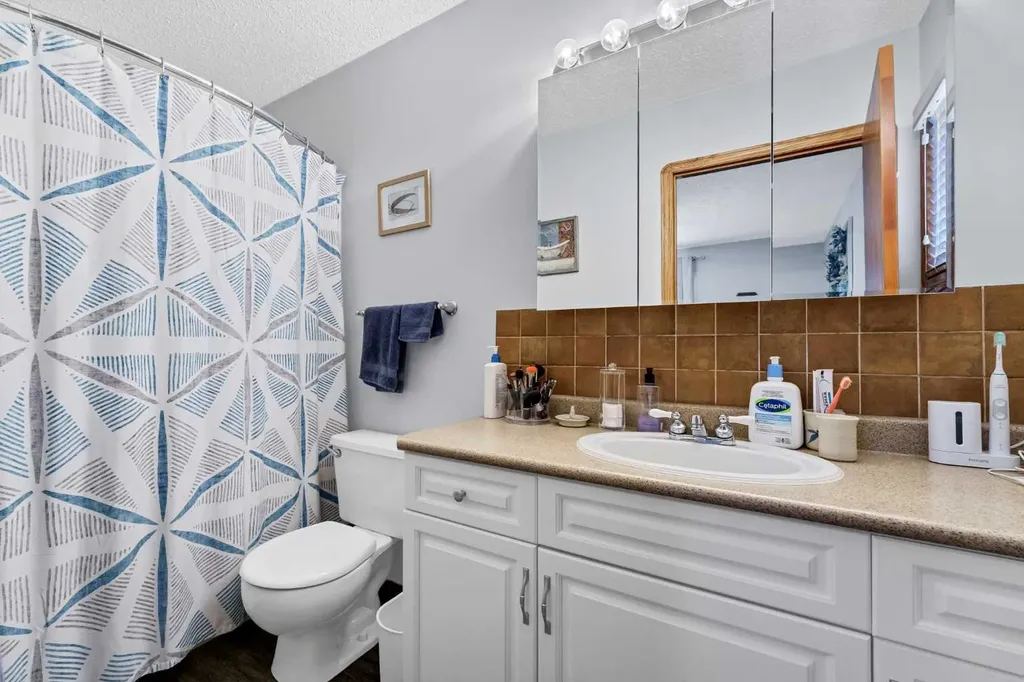 2 Hunter Court NE Medicine Hat AB T1C1W5