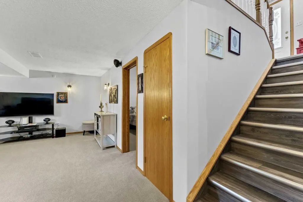 2 Hunter Court NE Medicine Hat AB T1C1W5