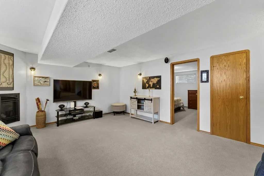 2 Hunter Court NE Medicine Hat AB T1C1W5