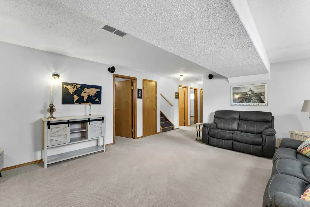 2 Hunter Court NE Medicine Hat AB T1C1W5