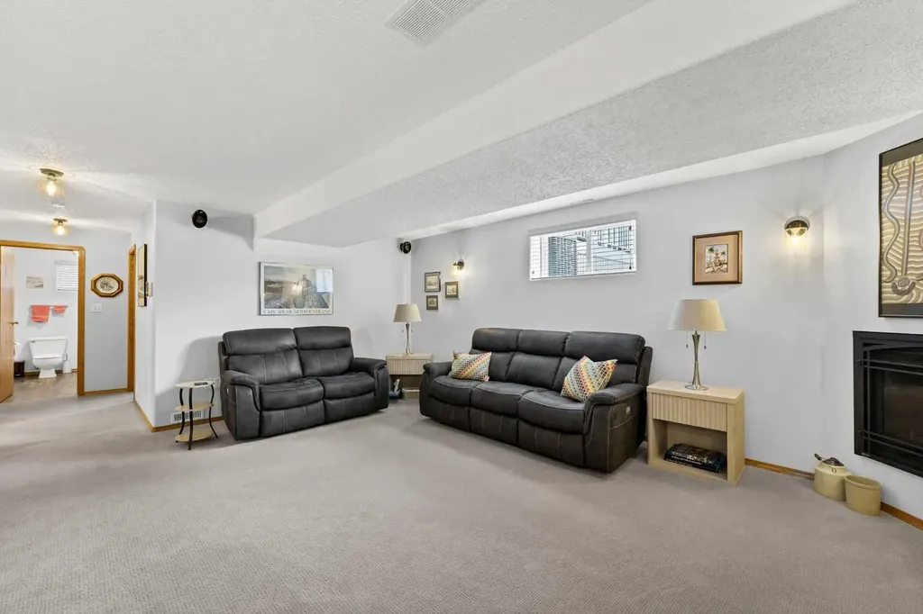 2 Hunter Court NE Medicine Hat AB T1C1W5