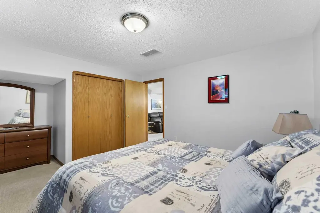2 Hunter Court NE Medicine Hat AB T1C1W5